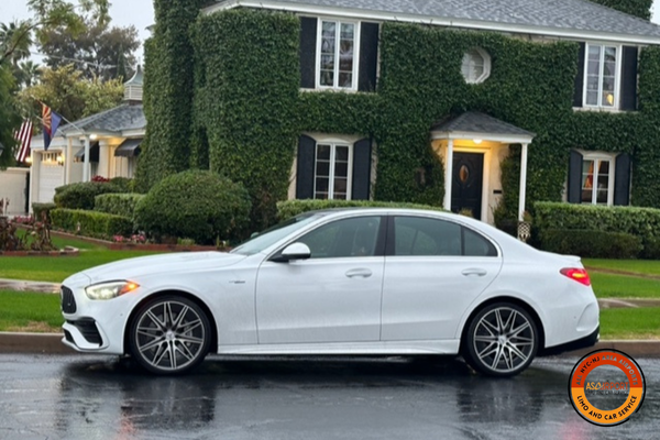 Mercedes – White (4 passengers)