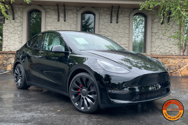 Tesla Model Y – Black (4 passengers)